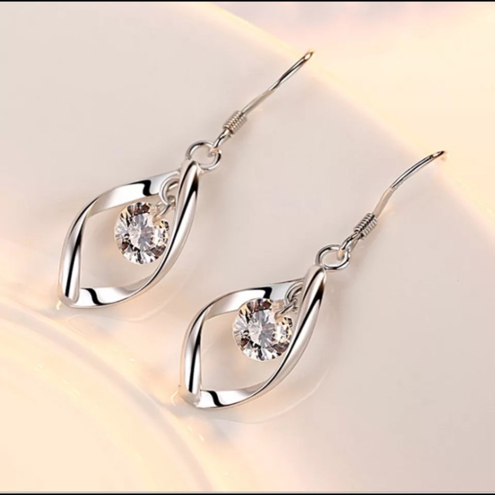 Sterling Silver twisted Cubic zirconia necklace - Picture 6 of 7